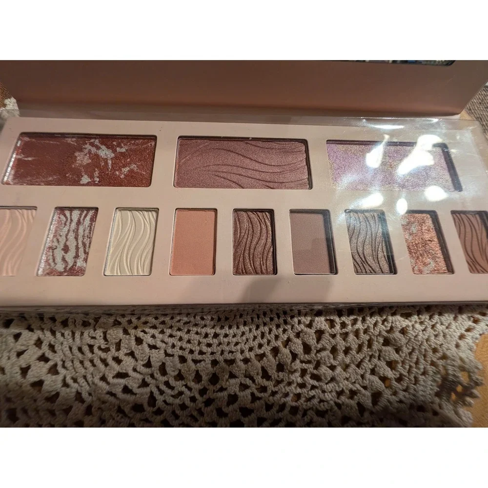 NEW Ellen Tracy Blushing Nudes Eyeshadow Face Palette 12 Shades Neutral Shimmer